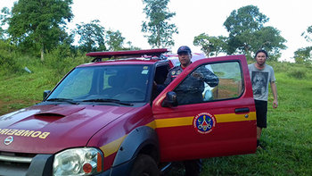 Amigos se perderam durante um passeio em uma cachoeira e equipes fizeram as buscas alt